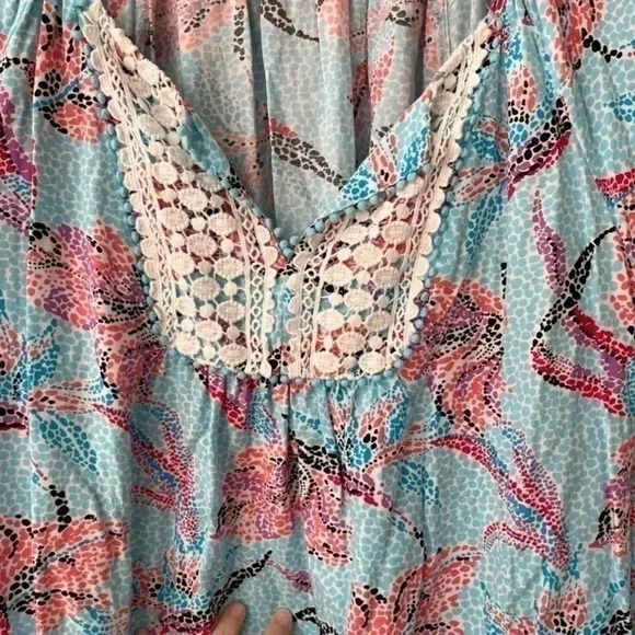 Crown & ivy 3/4 length coral blouse with crochet trim size 2x - Picture 5 of 9